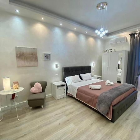 Apartment Close To The Coloseum, 2 Minutes Walk From Metro A Luaran gambar