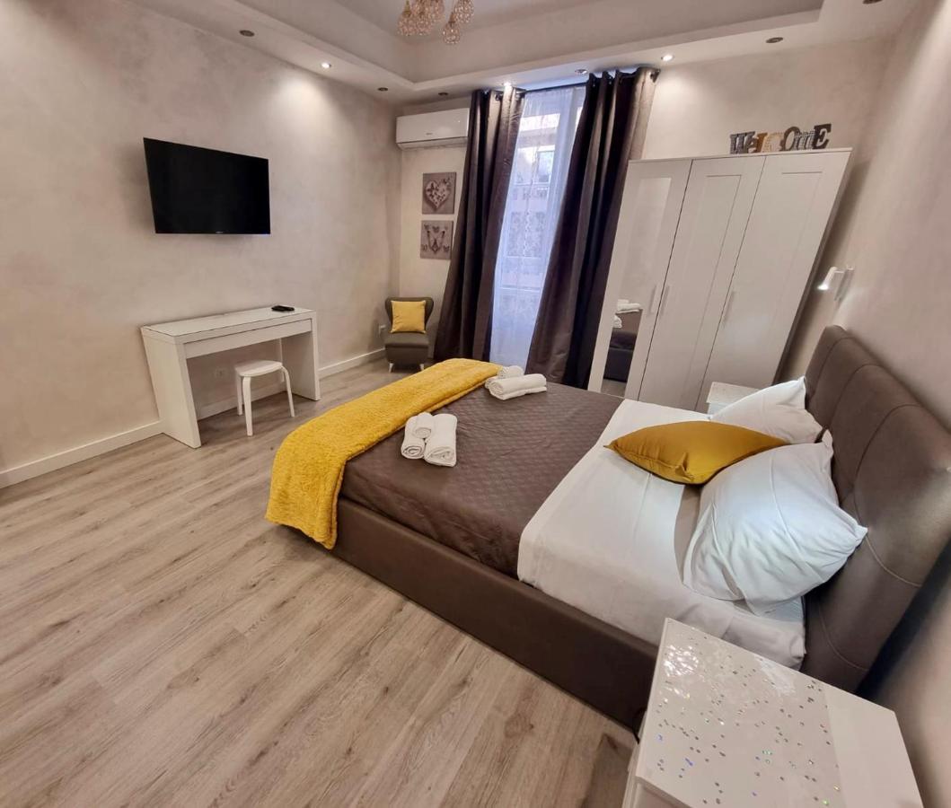 Apartment Close To The Coloseum, 2 Minutes Walk From Metro A Luaran gambar
