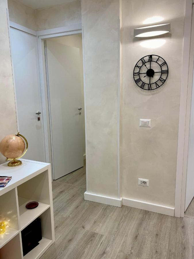 Apartment Close To The Coloseum, 2 Minutes Walk From Metro A Luaran gambar