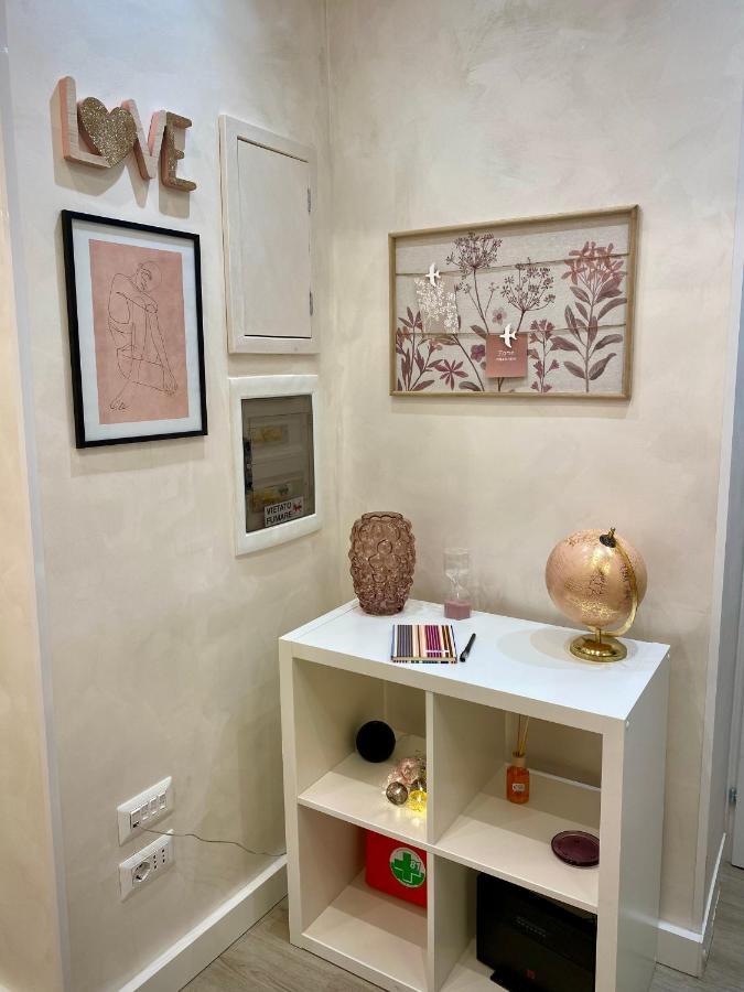 Apartment Close To The Coloseum, 2 Minutes Walk From Metro A Luaran gambar