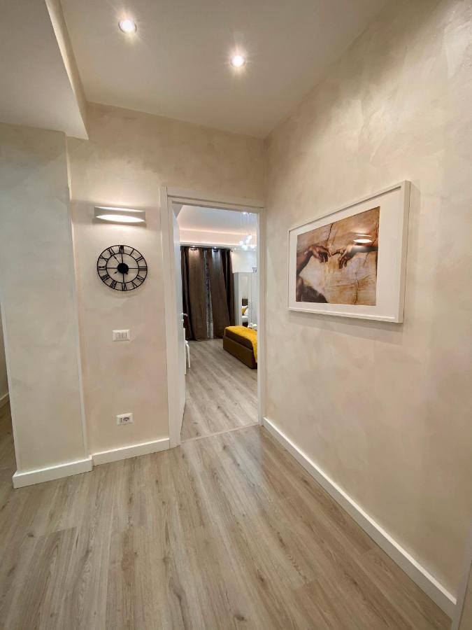 Apartment Close To The Coloseum, 2 Minutes Walk From Metro A Luaran gambar