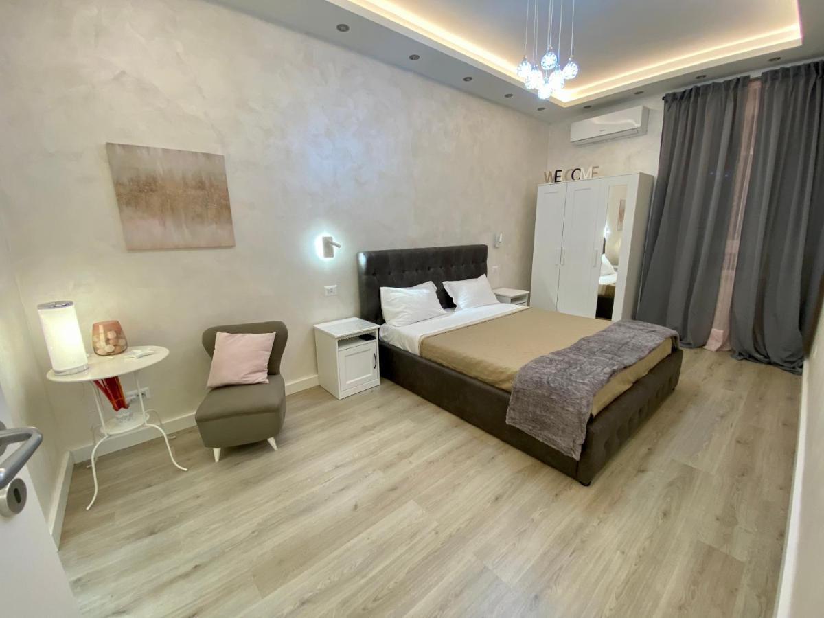 Apartment Close To The Coloseum, 2 Minutes Walk From Metro A Luaran gambar