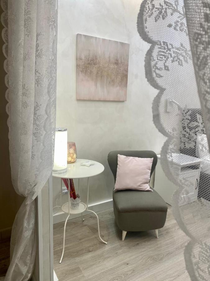Apartment Close To The Coloseum, 2 Minutes Walk From Metro A Luaran gambar