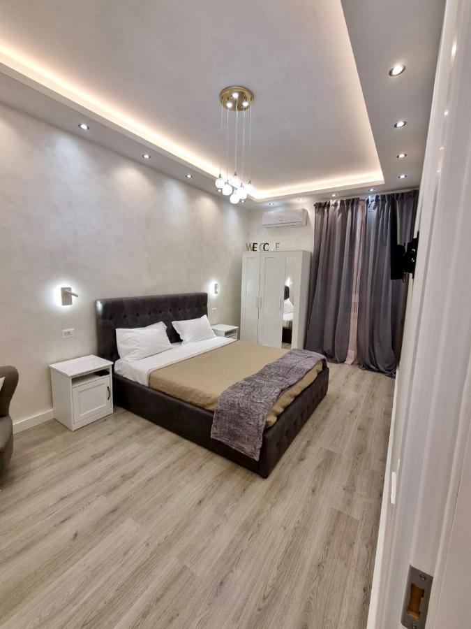 Apartment Close To The Coloseum, 2 Minutes Walk From Metro A Luaran gambar