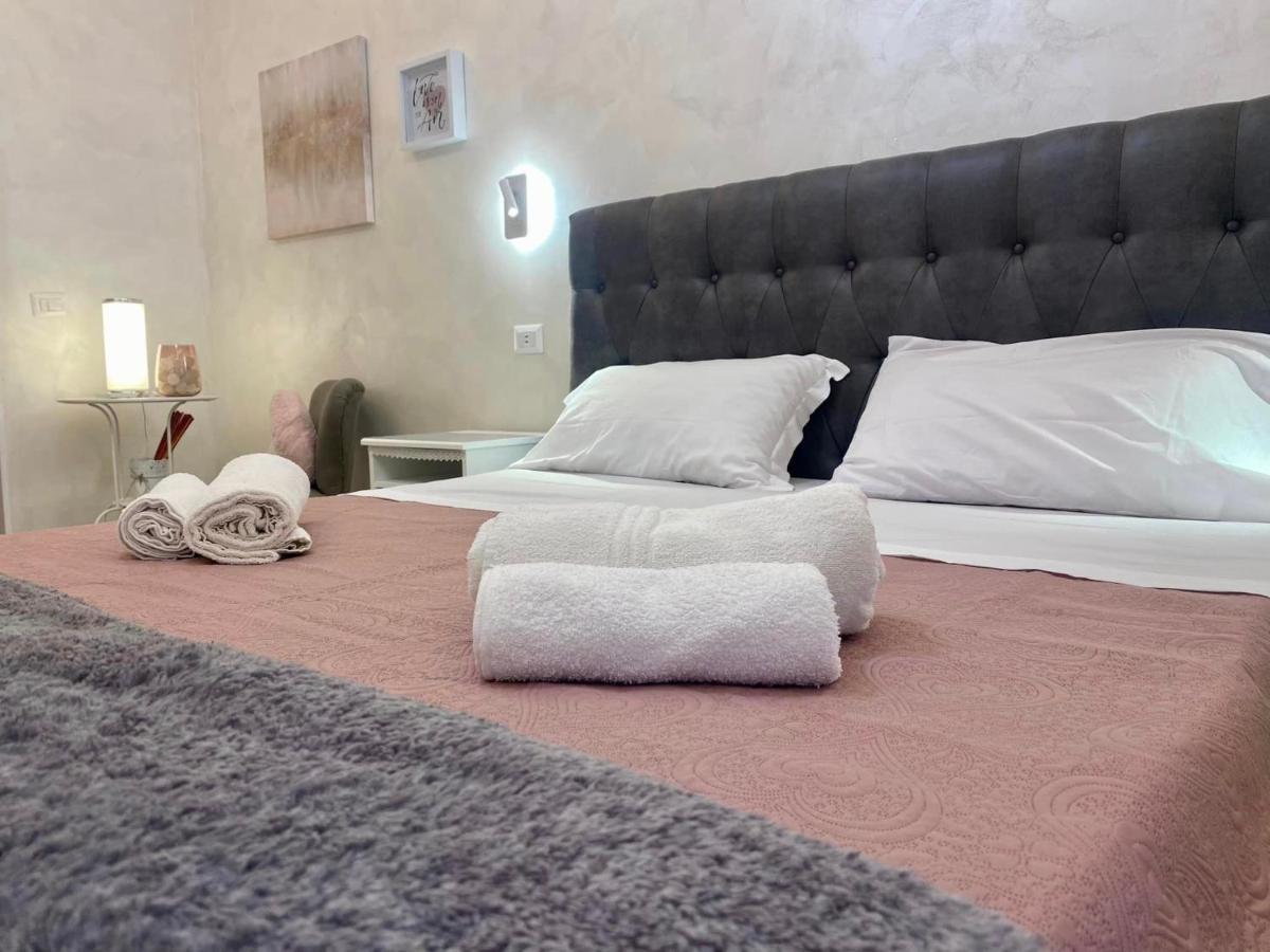 Apartment Close To The Coloseum, 2 Minutes Walk From Metro A Luaran gambar