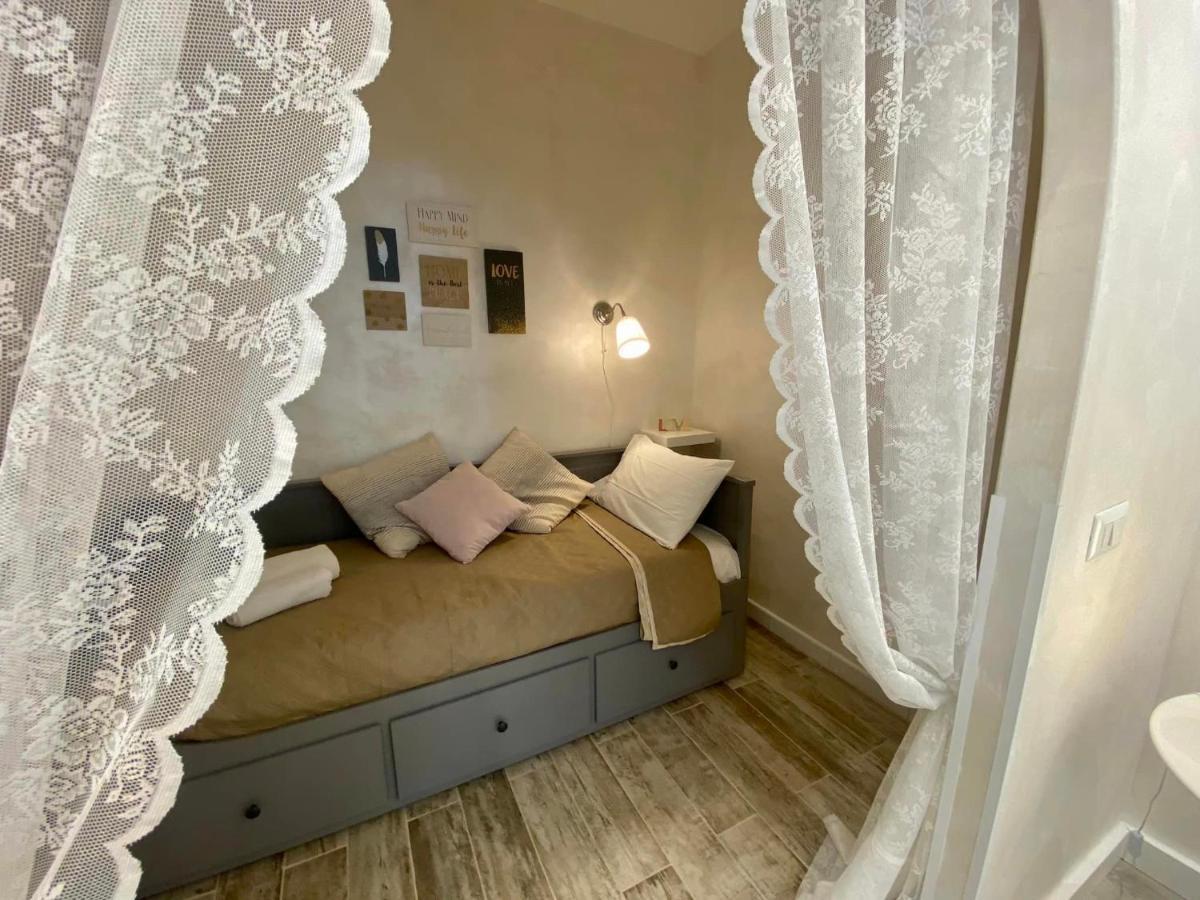 Apartment Close To The Coloseum, 2 Minutes Walk From Metro A Luaran gambar