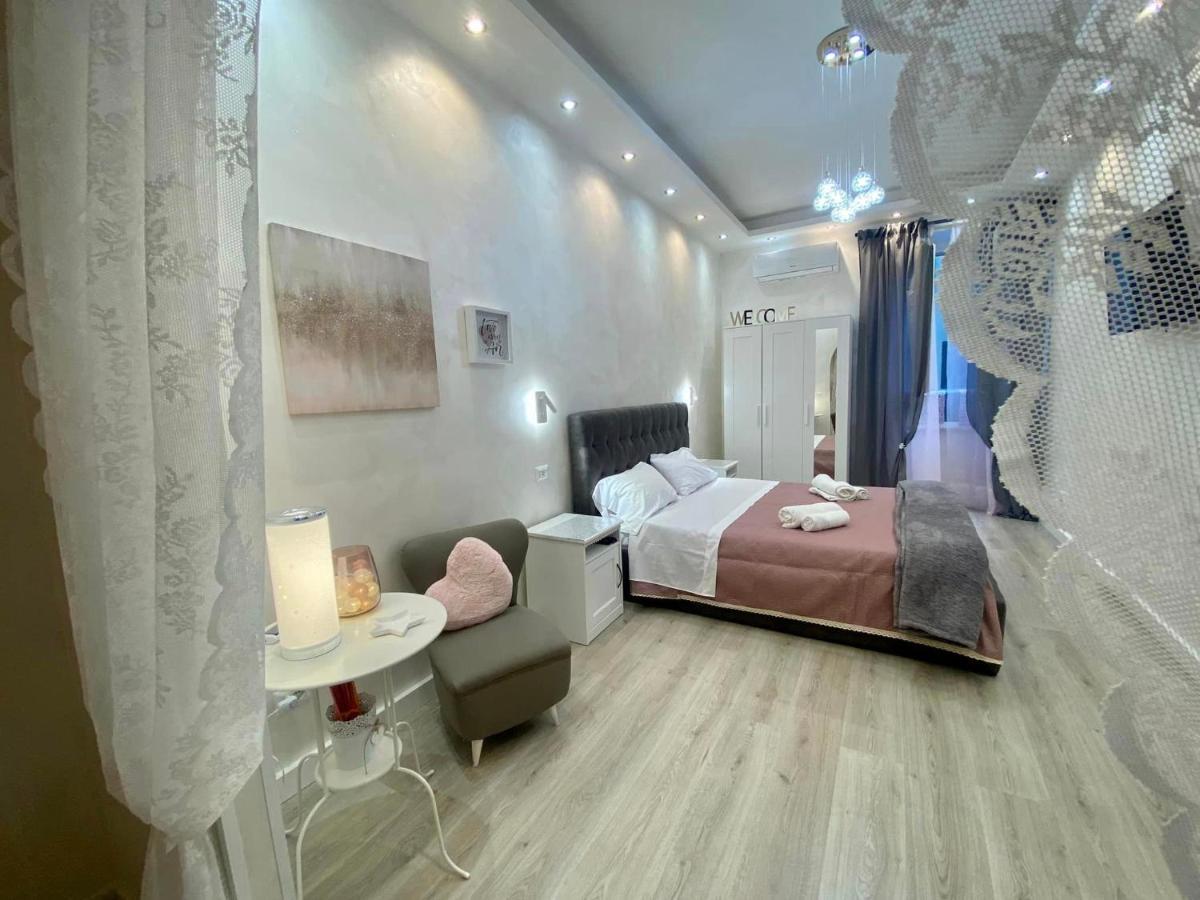 Apartment Close To The Coloseum, 2 Minutes Walk From Metro A Luaran gambar