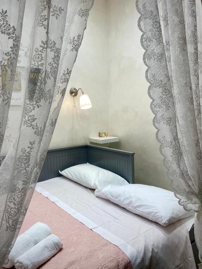 Apartment Close To The Coloseum, 2 Minutes Walk From Metro A Luaran gambar
